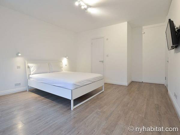 Bedroom - Photo 4 of 6