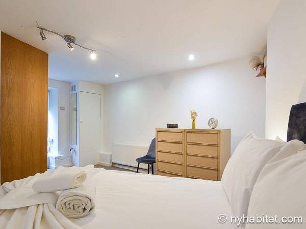 Bedroom - Photo 3 of 3