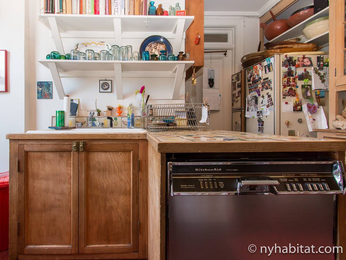 Kitchen - Photo 3 of 6