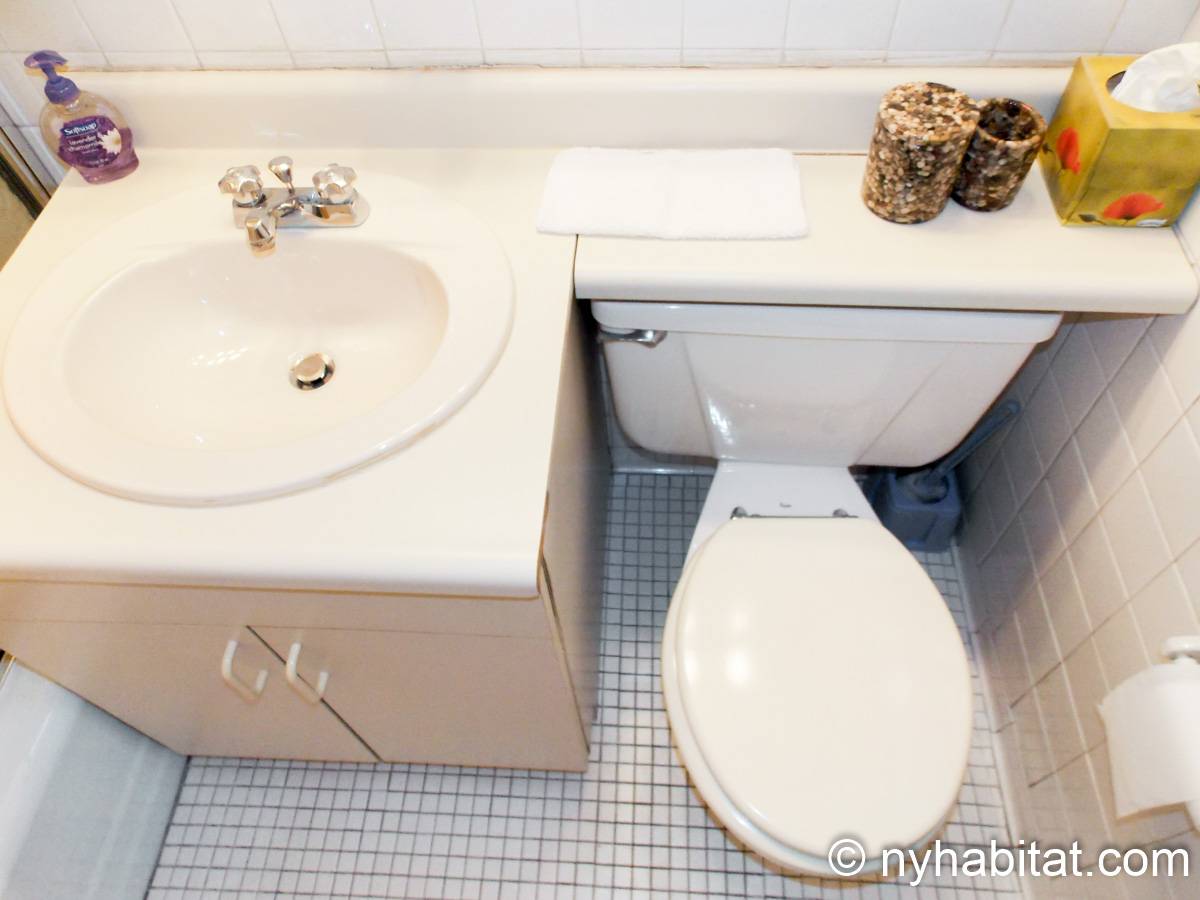 Badezimmer - Photo 2 von 3