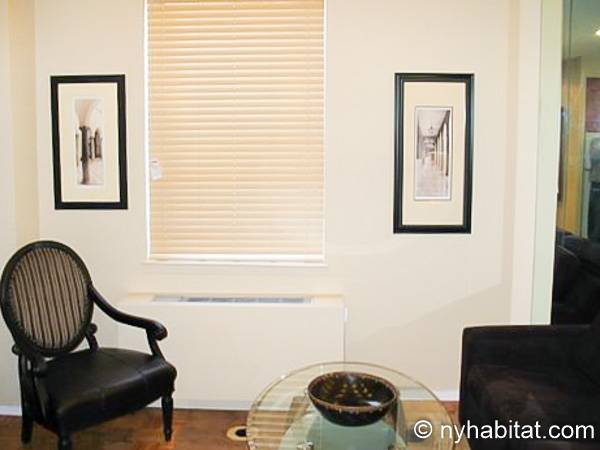 Living room - Photo 3 of 3
