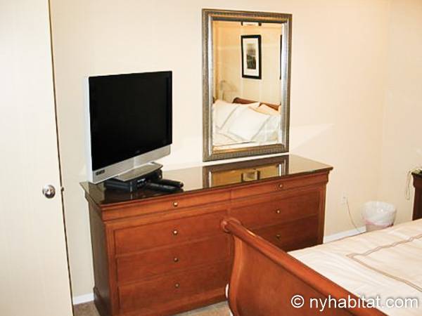 Bedroom - Photo 2 of 5