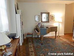 Living room - Photo 3 of 3