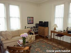 Living room - Photo 1 of 3