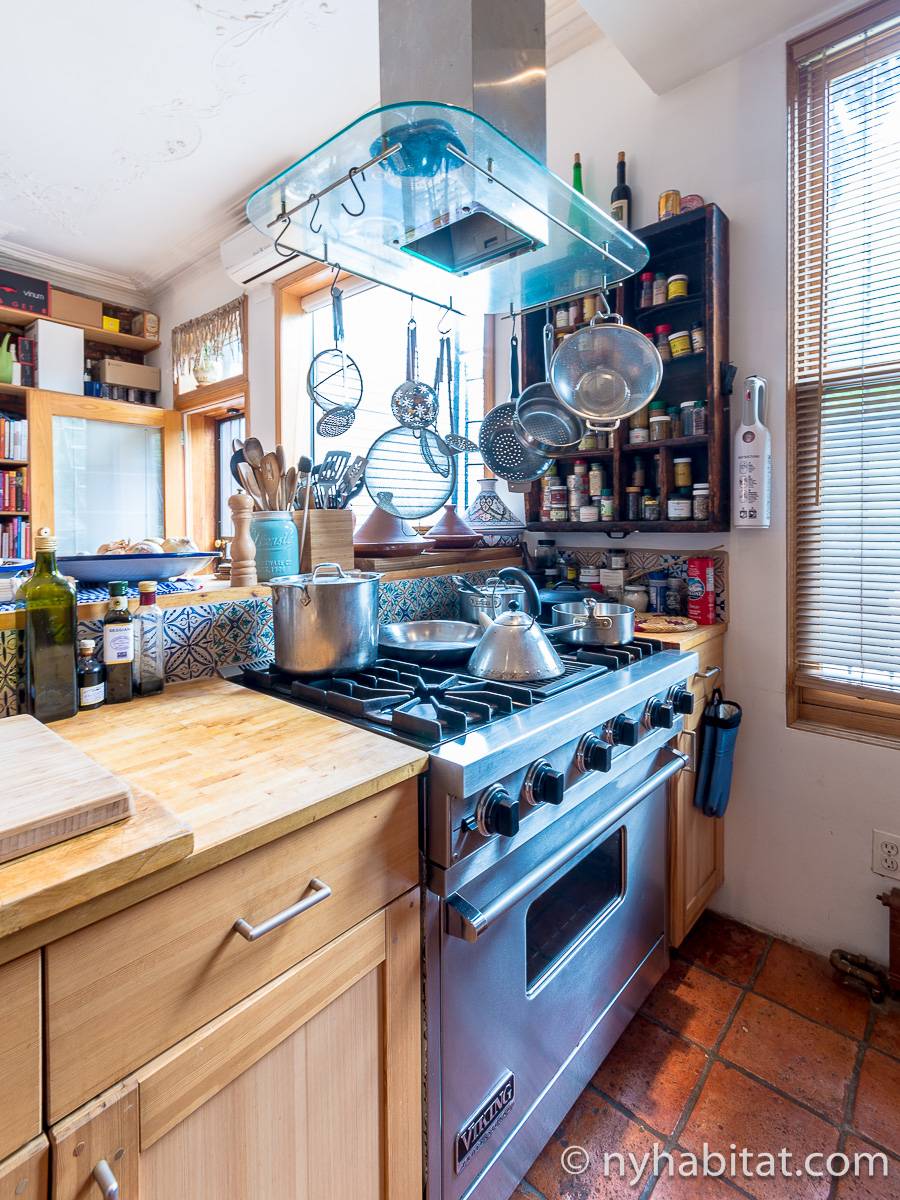 Kitchen - Photo 4 of 6