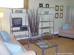 Living room - Photo 3 of 5