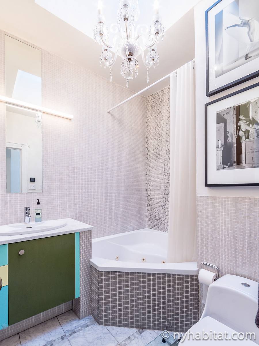 New York Accommodation: 2 Bedroom Duplex Apartment Rental in Harlem (NY