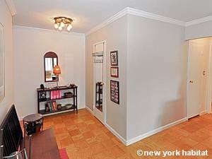 Living room - Photo 3 of 5