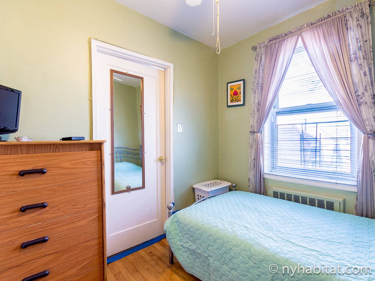 New York Roommate Room for rent in Jackson Heights, Queens 2 Bedroom apartment (NY12465)