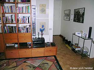 Living room - Photo 7 of 8