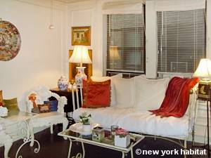 Living room - Photo 1 of 2