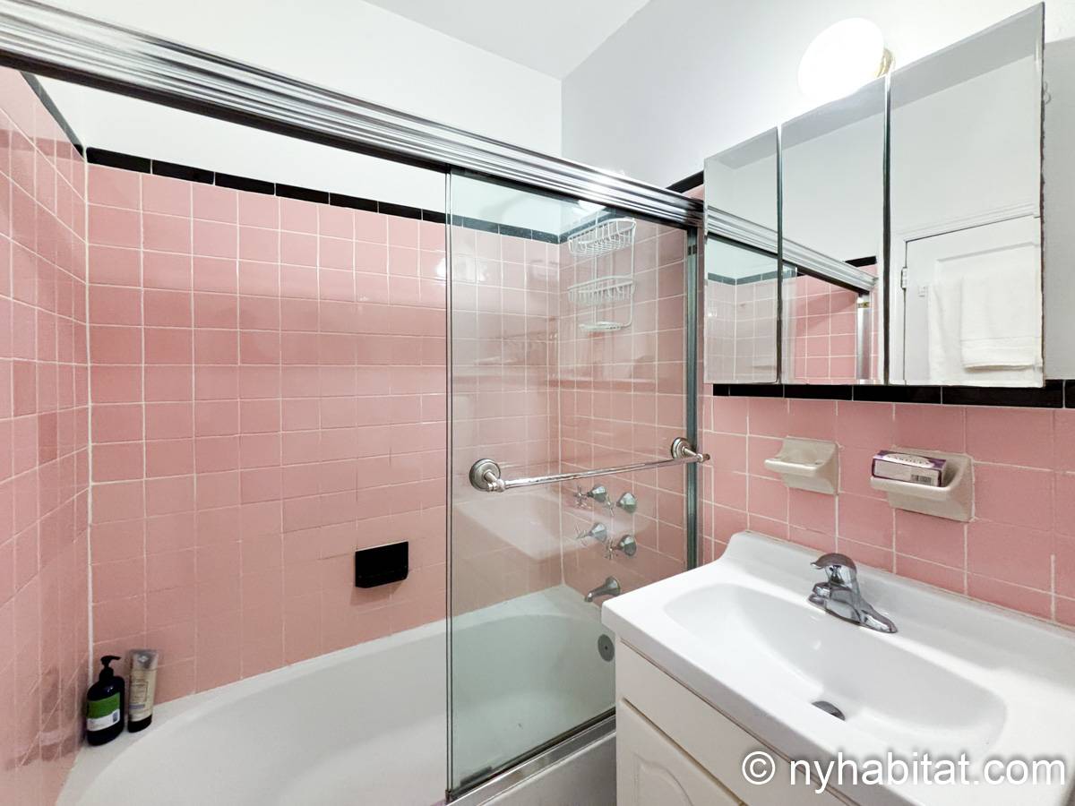 Badezimmer - Photo 1 von 3