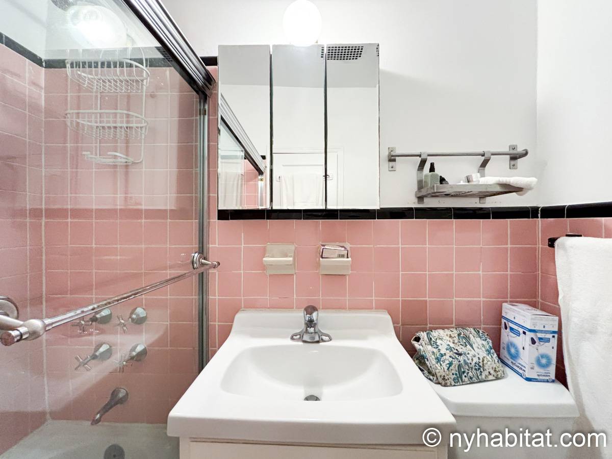 Badezimmer - Photo 2 von 3