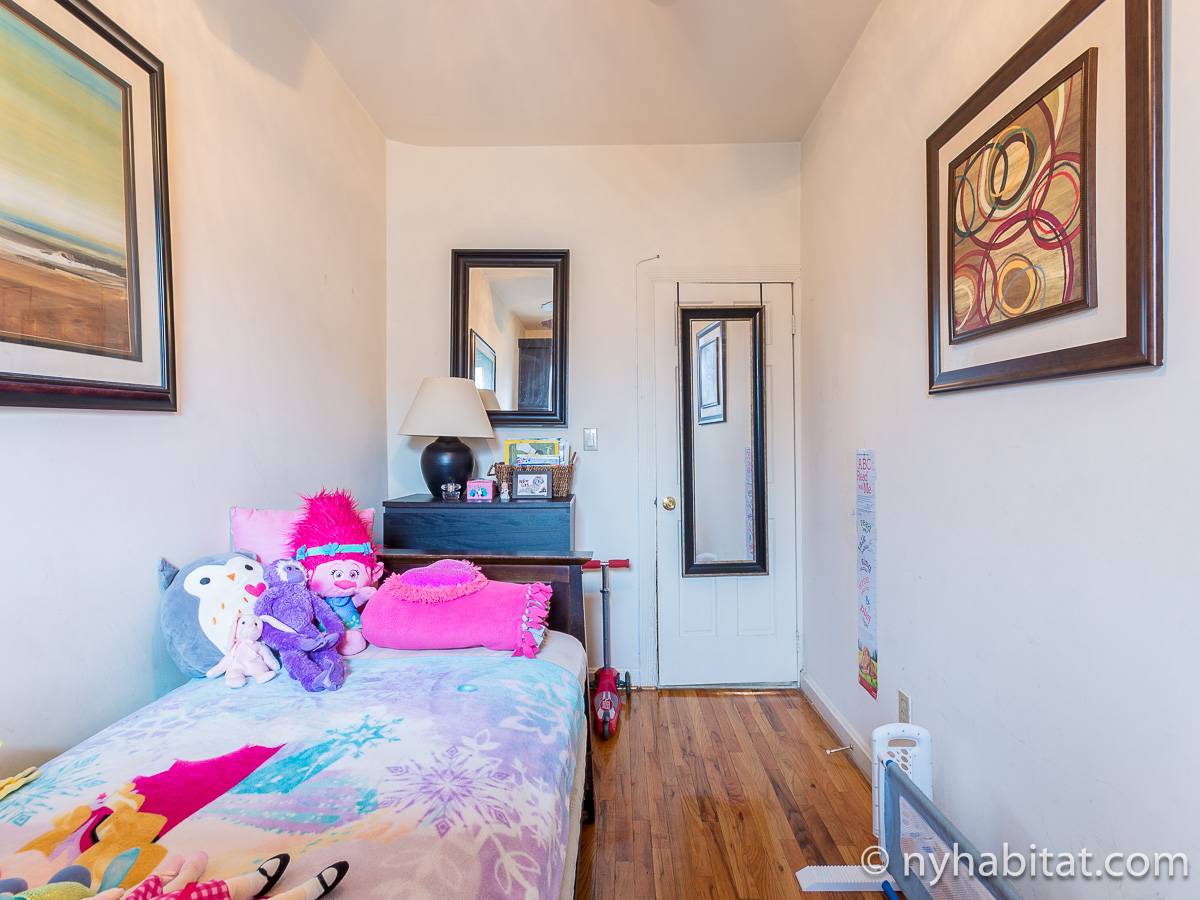 New York Apartment 2 Bedroom Apartment Rental in Harlem (NY12770)