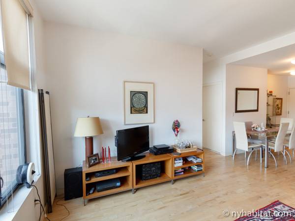 Living room - Photo 3 of 5
