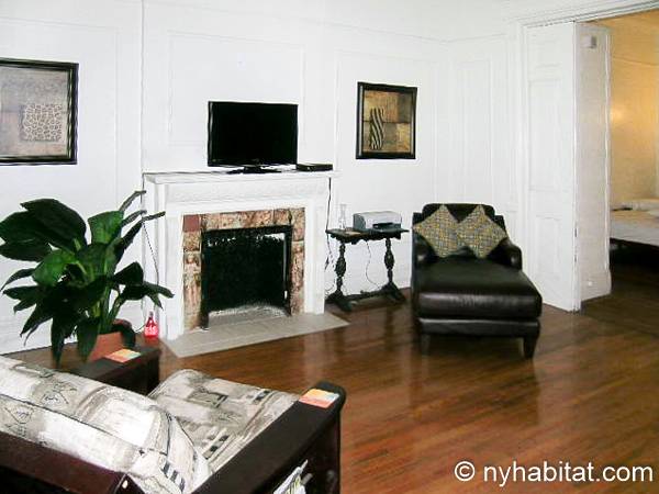 Living room - Photo 2 of 4