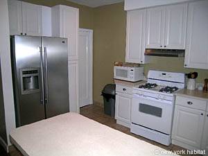 Kitchen - Photo 3 of 8