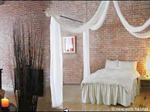 Living room - Photo 3 of 4