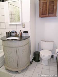 Badezimmer - Photo 2 von 3