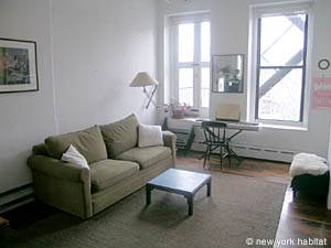 Living room - Photo 4 of 6