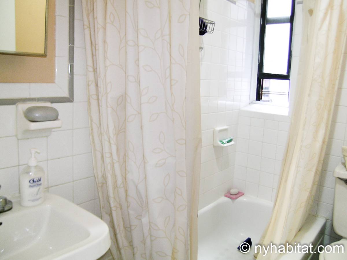 Badezimmer - Photo 2 von 2