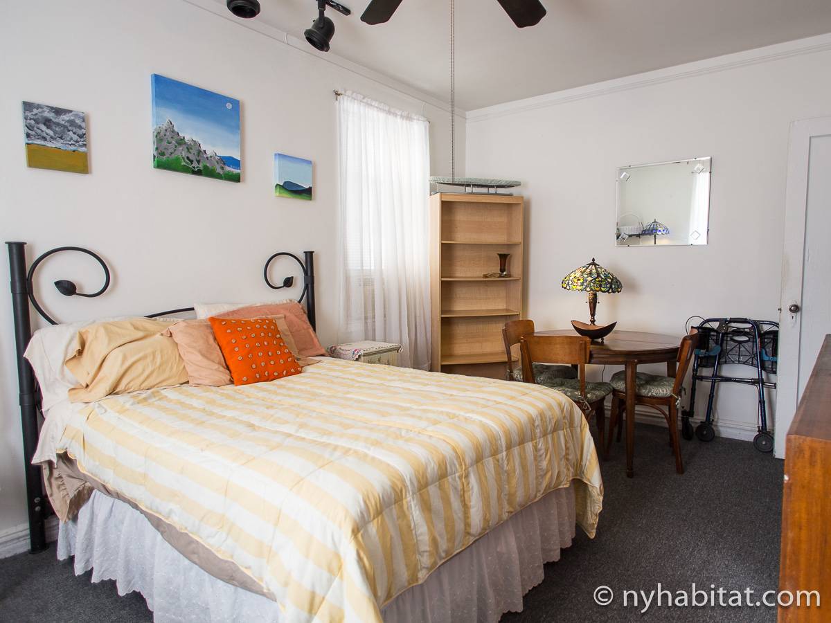 Bedroom - Photo 2 of 4