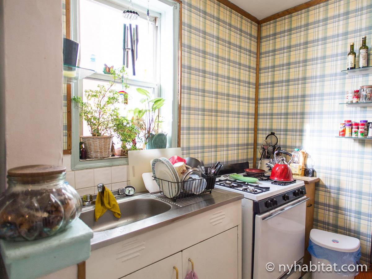 Kitchen - Photo 2 of 6