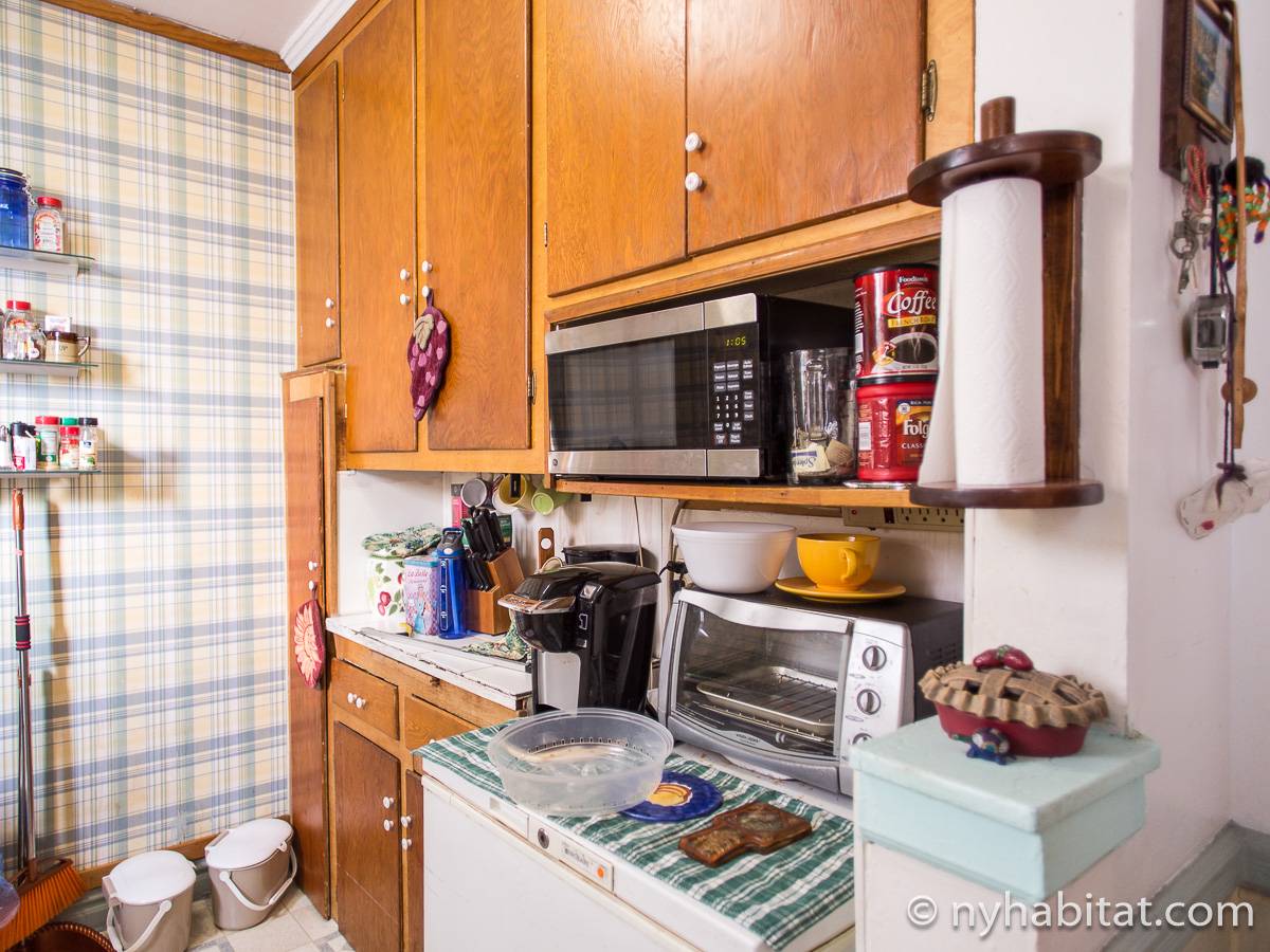Kitchen - Photo 3 of 6
