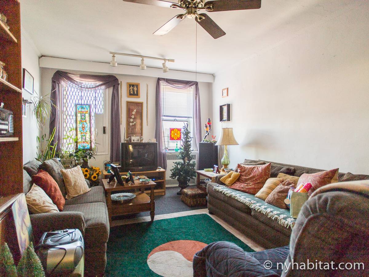 Living room - Photo 1 of 4