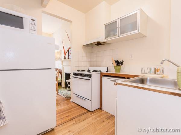 Kitchen - Photo 3 of 4