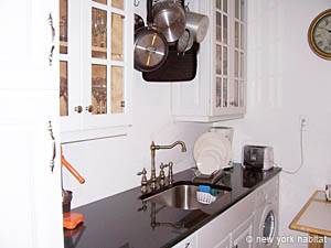 Kitchen - Photo 4 of 5