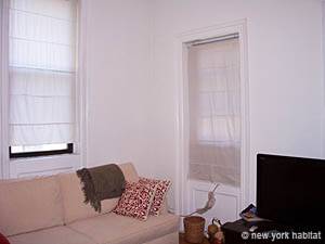 Living room - Photo 3 of 7