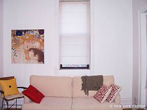 Living room - Photo 4 of 7