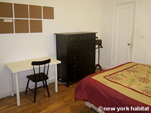 Bedroom - Photo 2 of 3