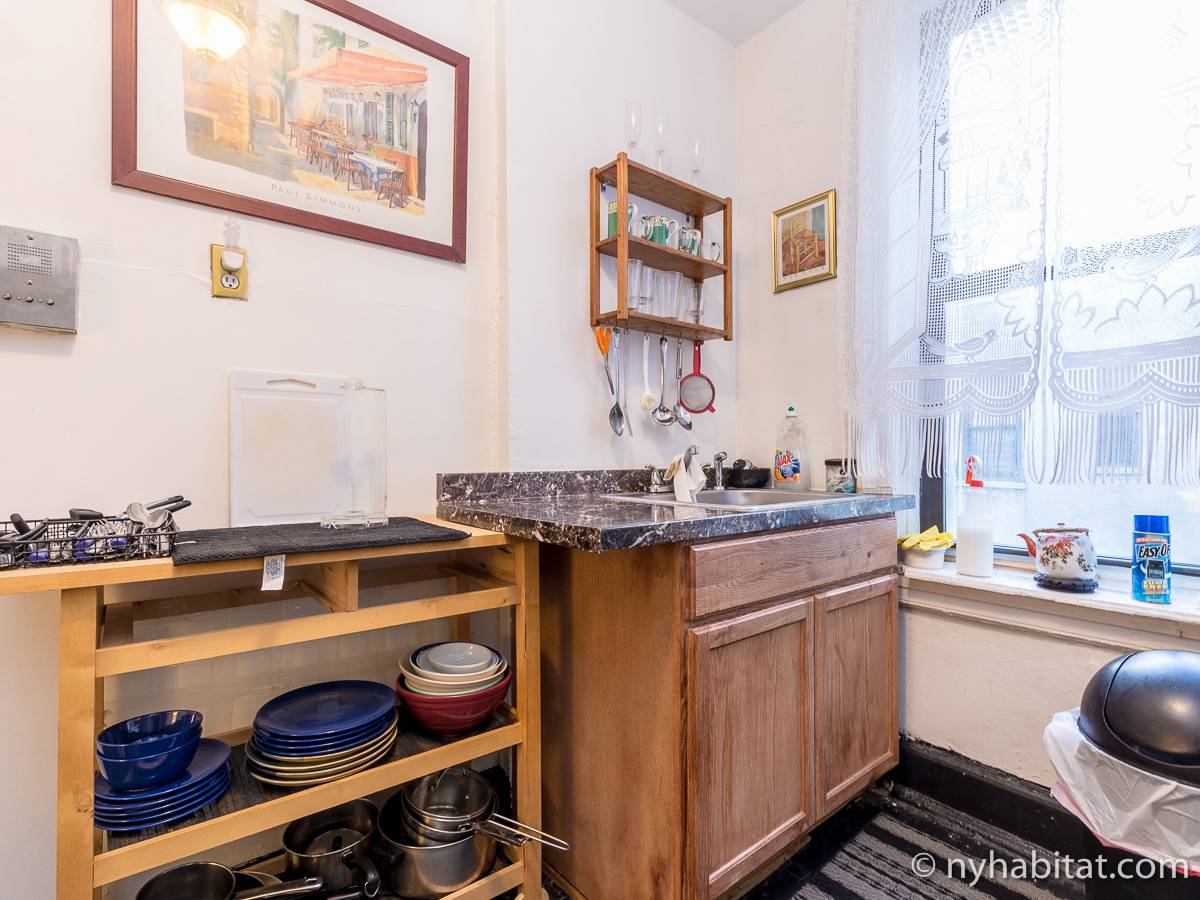 Kitchen - Photo 3 of 4