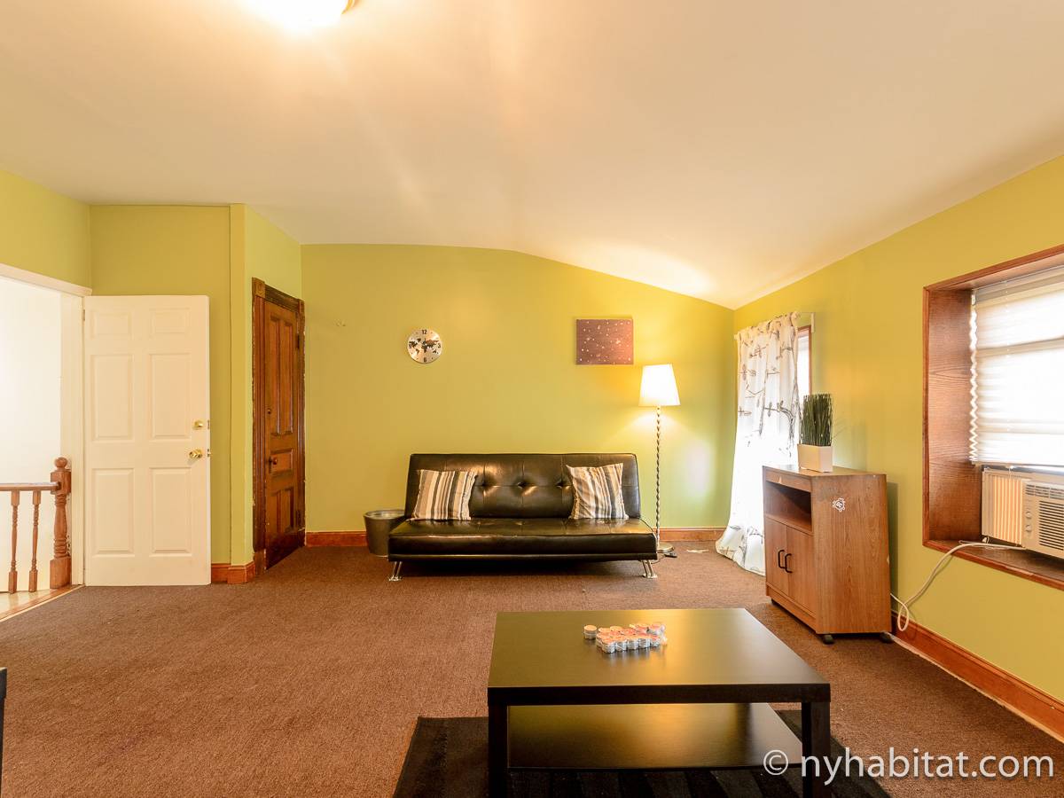 Living room - Photo 4 of 4