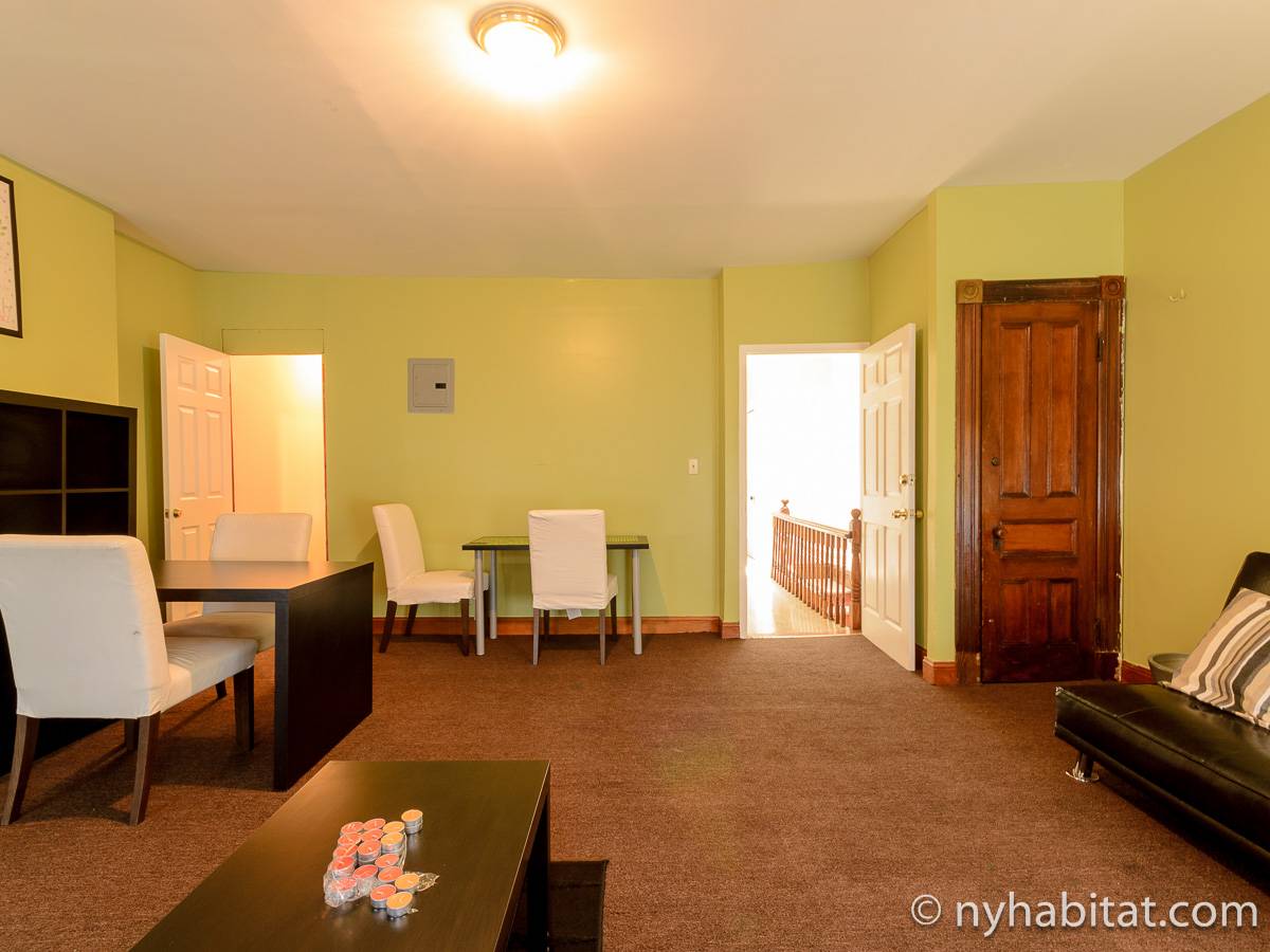 Living room - Photo 1 of 4