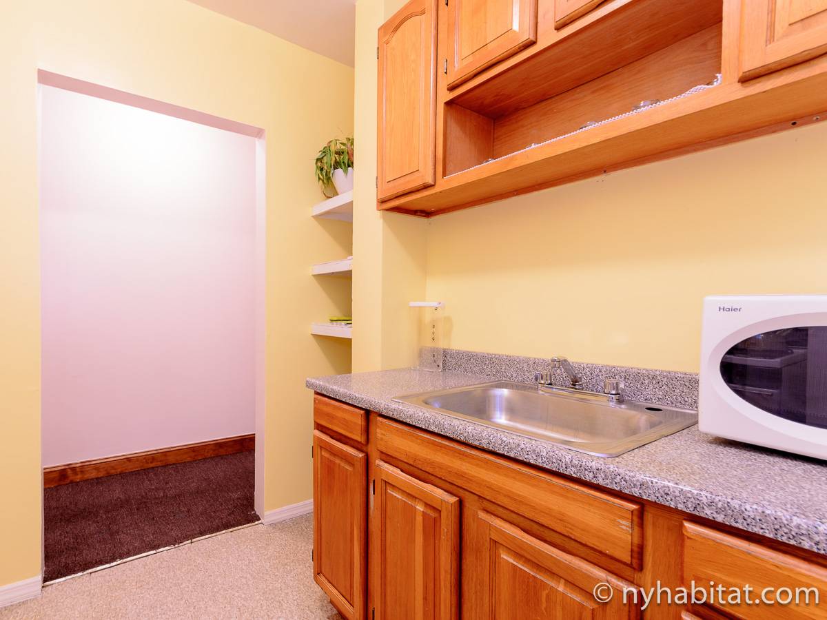 Kitchen - Photo 3 of 4