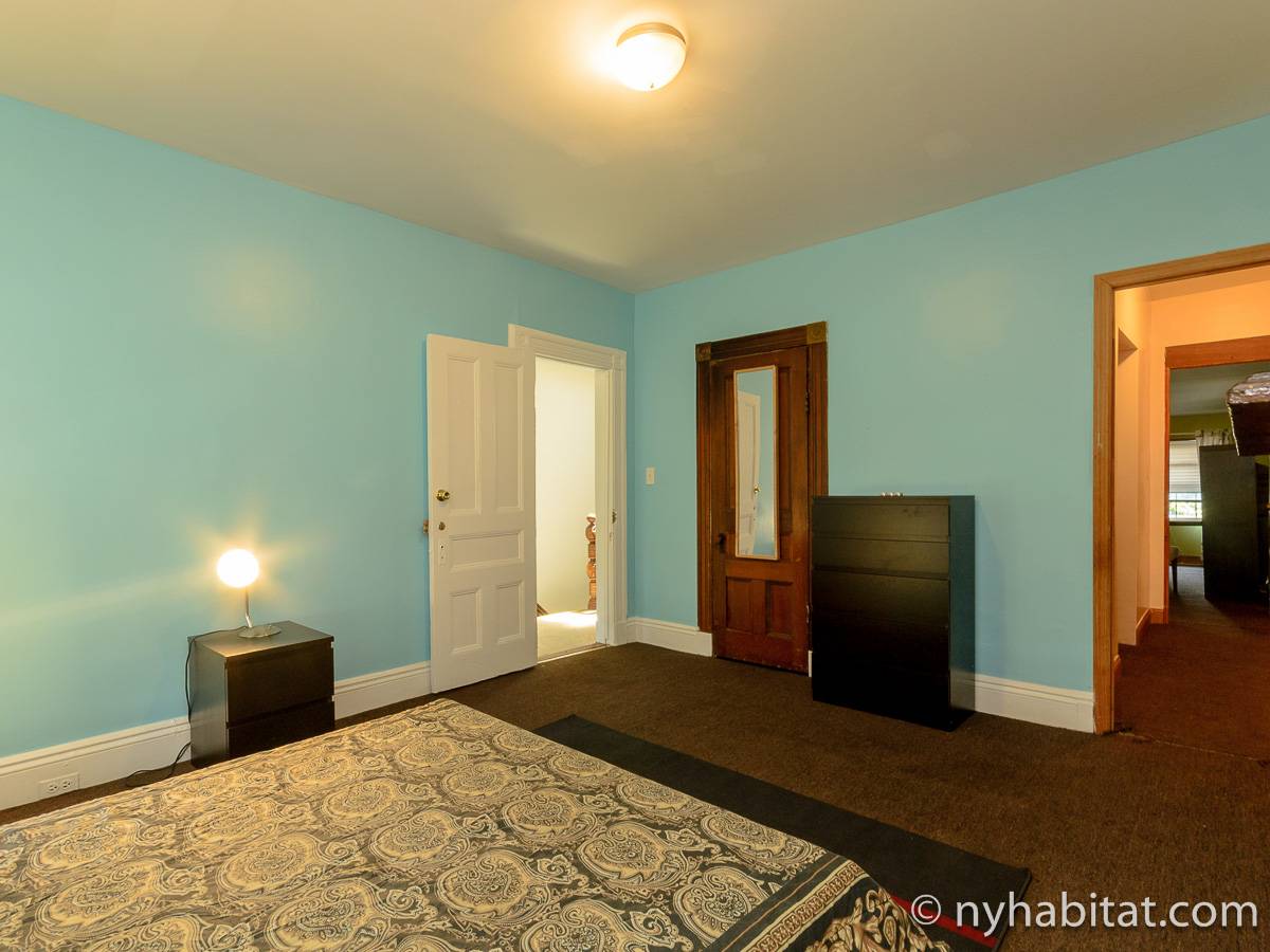 Bedroom - Photo 3 of 4