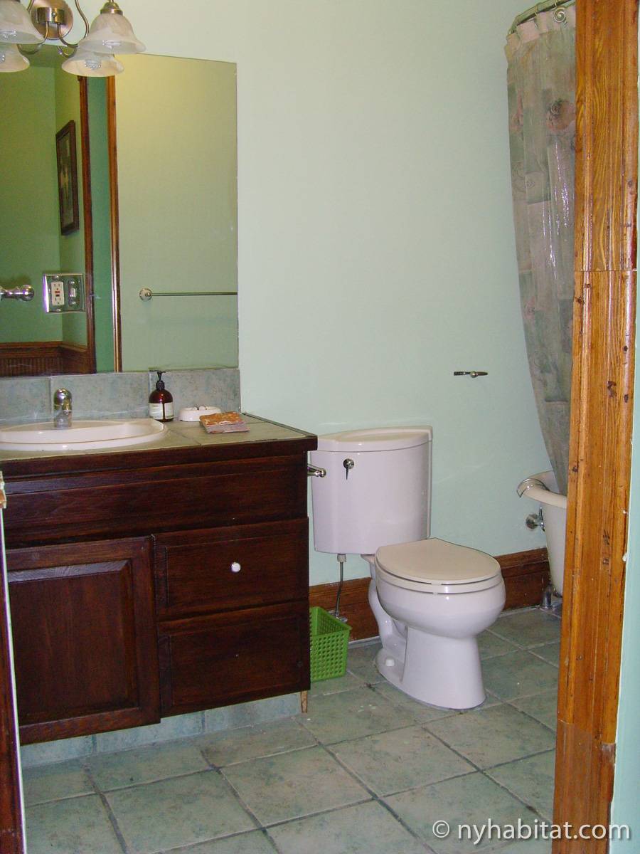 Bathroom 2 - Photo 3 of 4