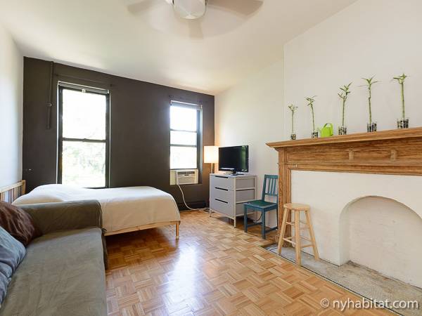 Living room - Photo 1 of 10