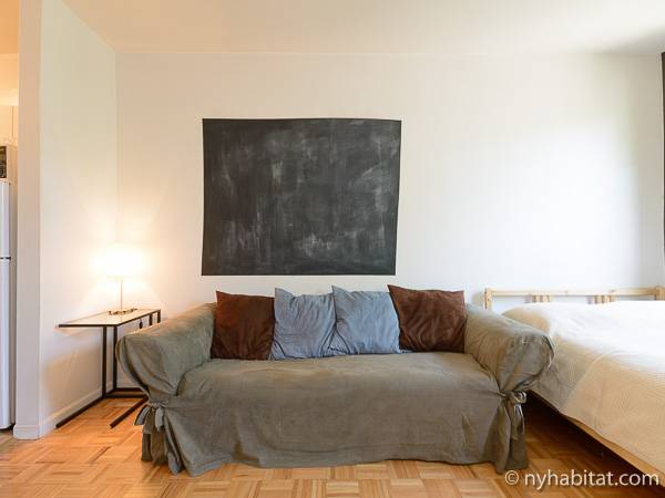 Living room - Photo 6 of 10