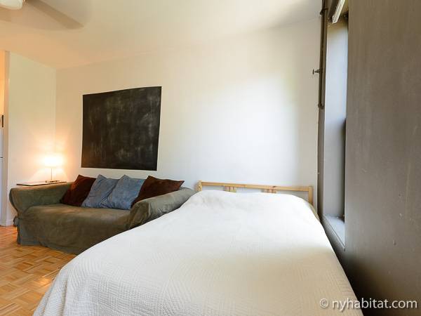 Living room - Photo 5 of 10