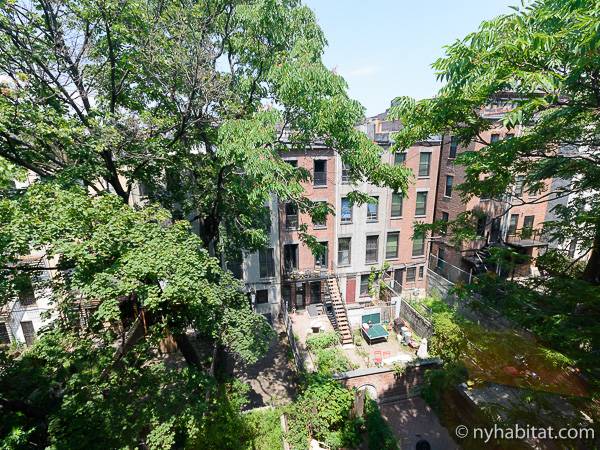 Living room - Photo 10 of 10