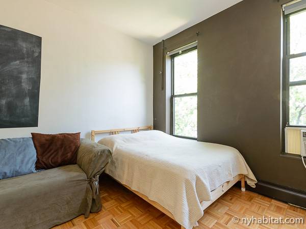 Living room - Photo 3 of 10