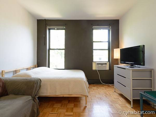 Living room - Photo 2 of 10