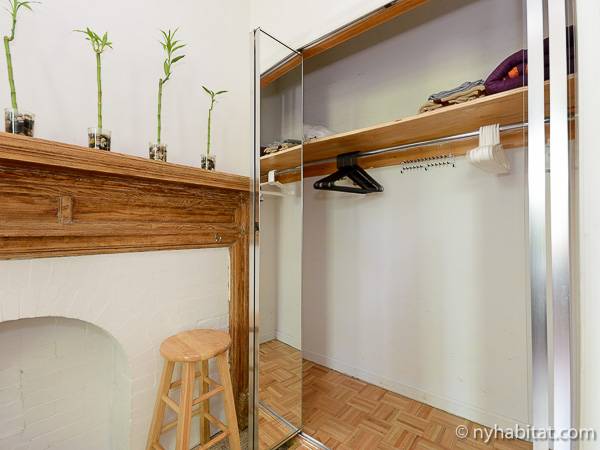 Living room - Photo 9 of 10