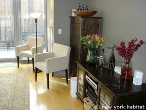 Living room - Photo 3 of 10