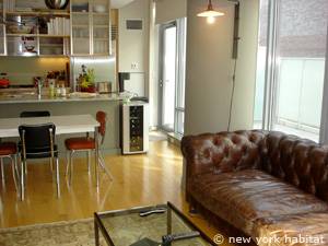 Living room - Photo 5 of 10