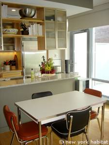 Living room - Photo 7 of 10